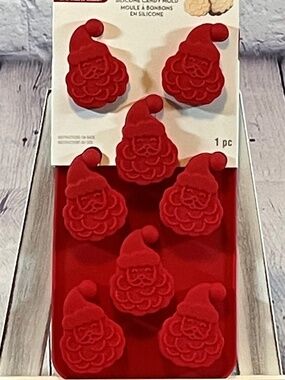 Holiday Silicone Shaped Candy Mold Chocolate Treat Butter Santa Claus Heads NEW